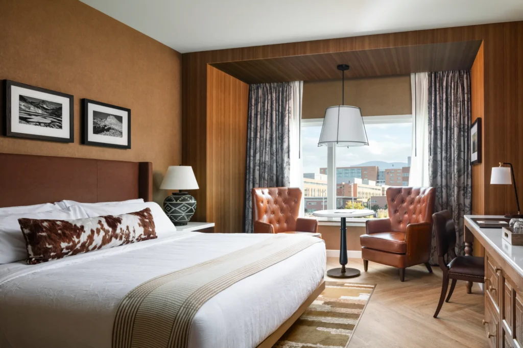 Queen room